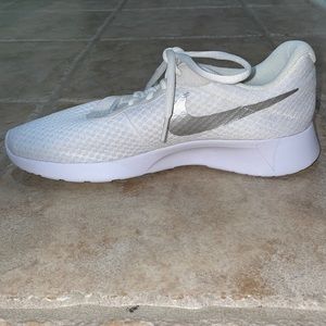 Women’ Nike Tanjun Tennis Shoes